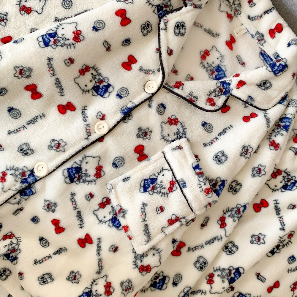 Sanrio Hello Kitty Flannel Wom – Embellish Knit Bewertung und Preis